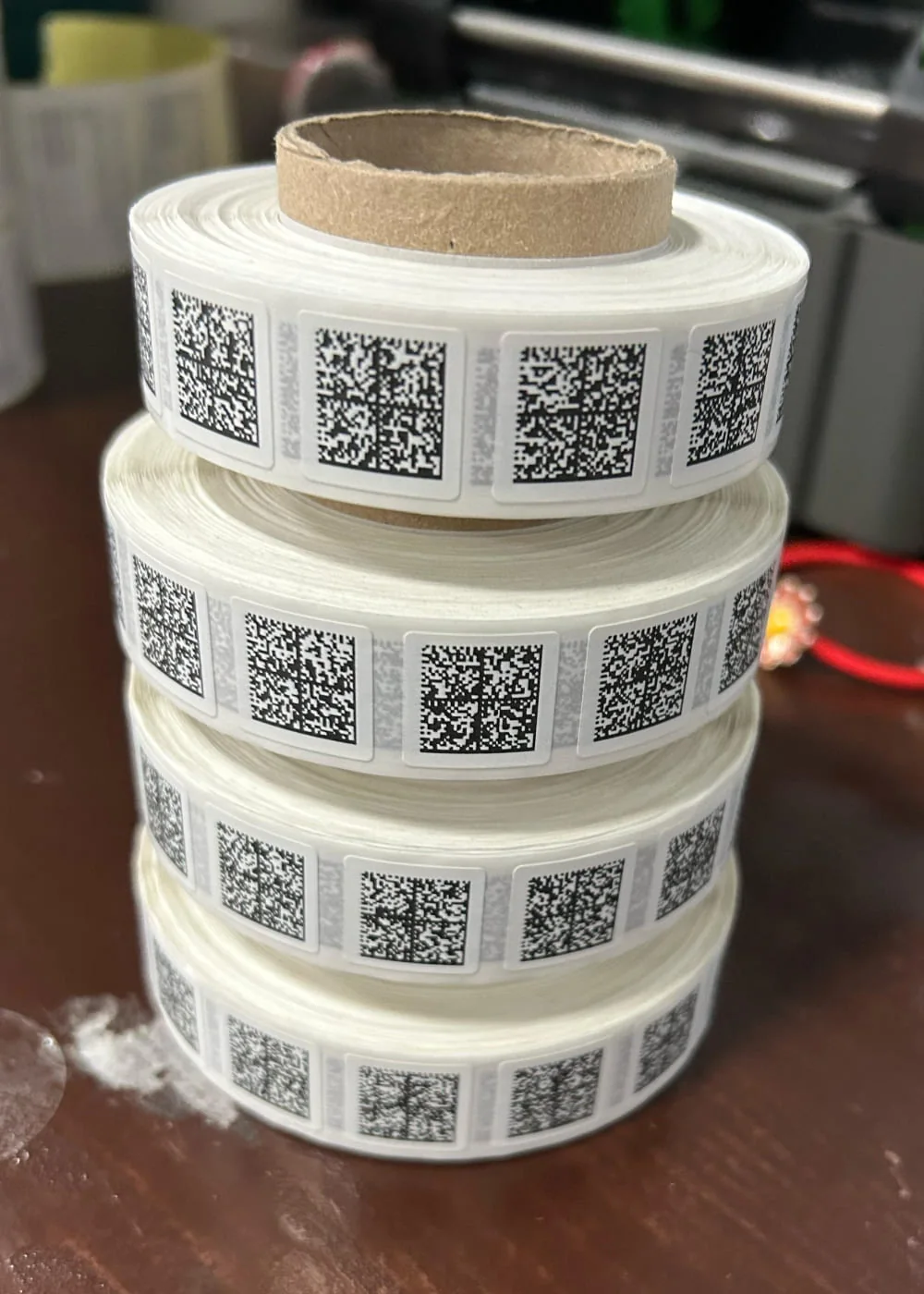 Четыре рулона белых этикеток с кодами DataMatrix